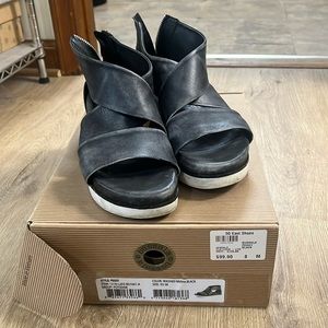 Bussola leather sandals